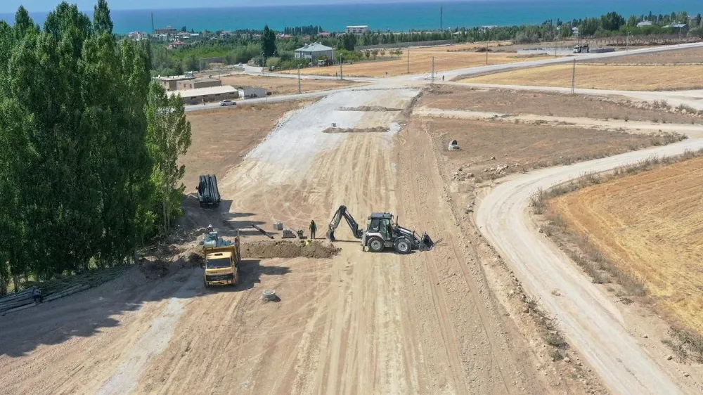 Van Elmalık Yolu’ndaki kaçak yapılar yıktırıldı