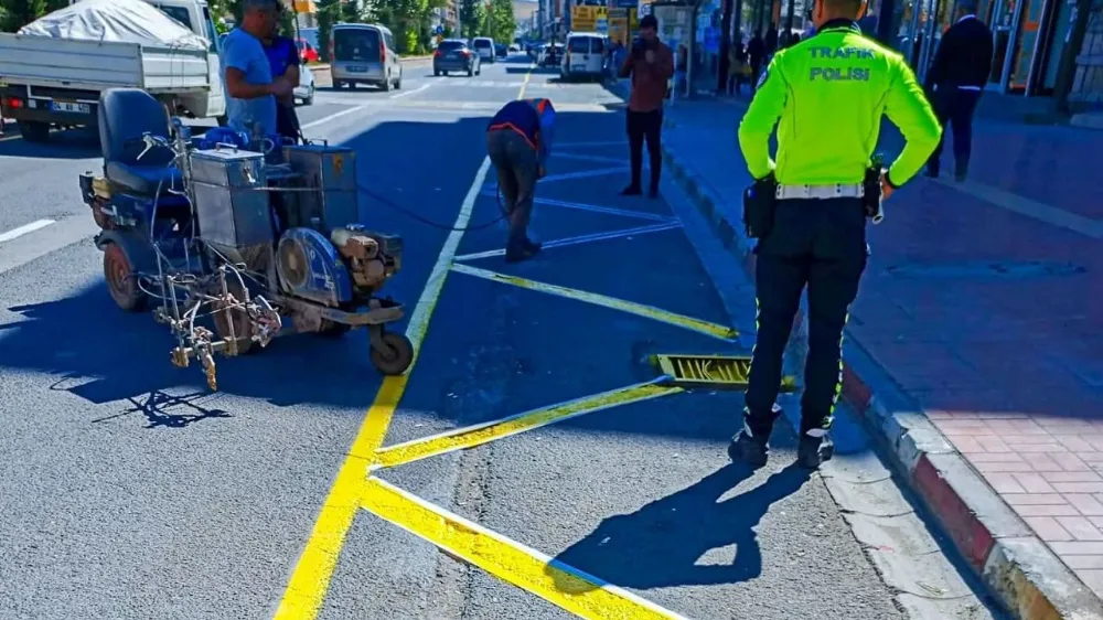 Vanyolu caddesinde yol çizgileri yenilendi